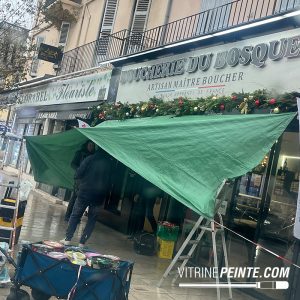 Peinture sur vitrine comment peindre sous la pluie ou la neige ?