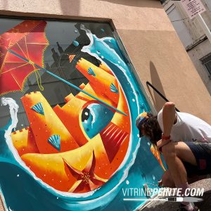 déco estival : Offrez à votre ville un atelier artistique mobile pour dynamiser les vitrines et valoriser l'identité locale.