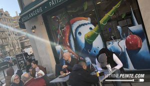 idée décoration vitrine boulangerie Noël bonhome de neige