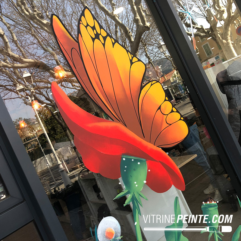 décoration vitrine papillon géant