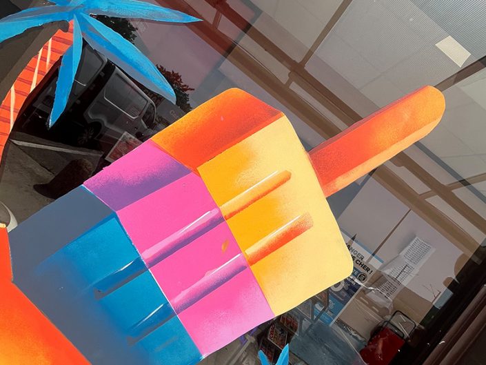 déco vitrine magasin une glace géante pour un été XXL