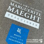 Marquage publicitaire avec logo peint Ă la main sur le sol Ă draguignan