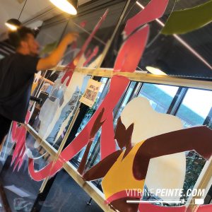 Artiste peintre à Aix en Provence / Formation peinture sur vitrine, bois, mural & inox | Tarifs, prix et conseils