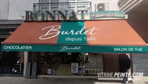 devis Marquage-logo-sur-store-banne-ensigne-Lettrage-peinture-style-retro-vintage-peintre-en-lettre