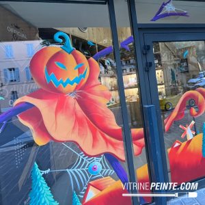 Décoration de vitrine Halloween pour magasin avec épouvantail géant à tête de citrouille format XXL, peinture sur vitre pour magasin.