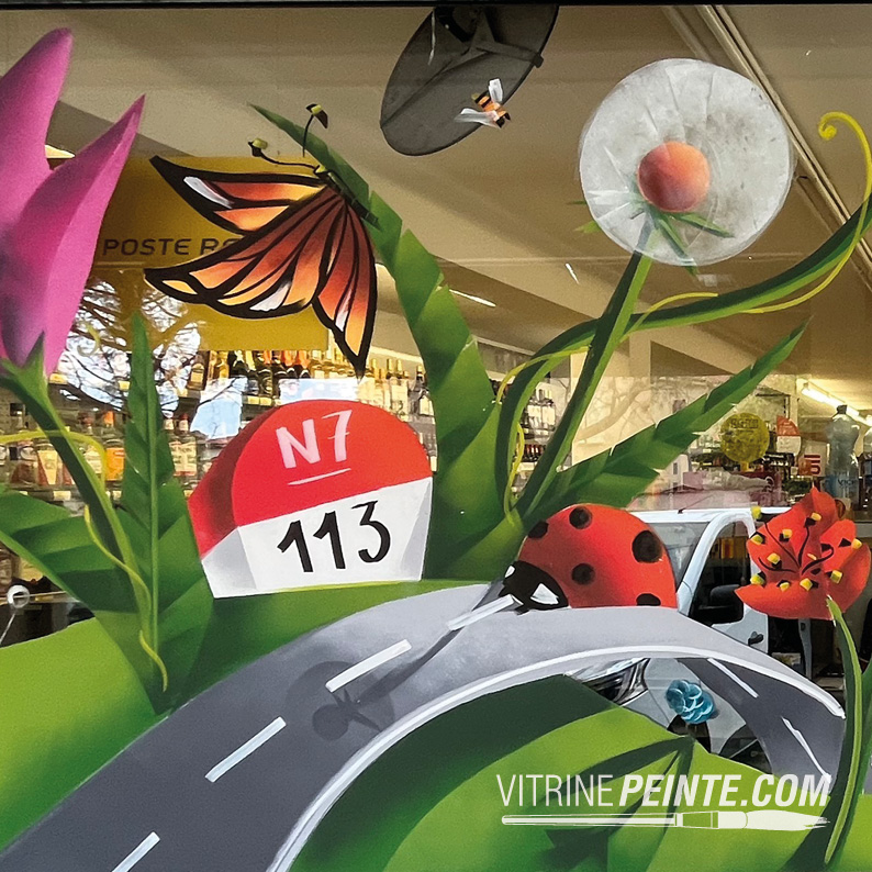 Kit déco vitrine Route du Mimosa 2026 avec fleurs géantes XXL, scénographie florale lumineuse pour commerces, hôtels et lieux événementiels.