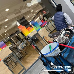 nettoyeur de vitre grandes surfaces vitrées, Nettoyage professionnel vitrine magasin dans les les Alpes-Maritimes 06