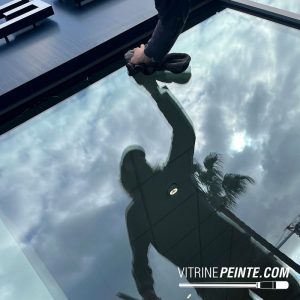 Vitrine Tour de France : Faites briller votre commerce avec l'art de la décoration cycliste !