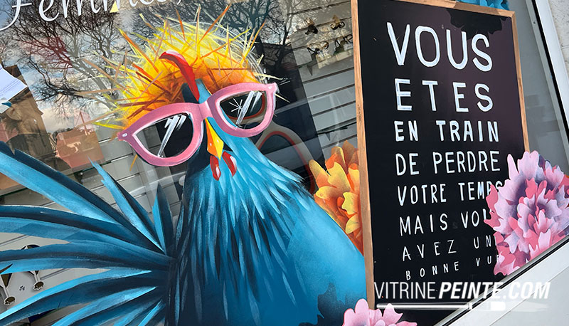 Test optique géant sur tableau noir format XXL pour le merchandising et la décoration de vitrine d'opticien, conçu pour attirer les clients et valoriser les collections de lunettes.