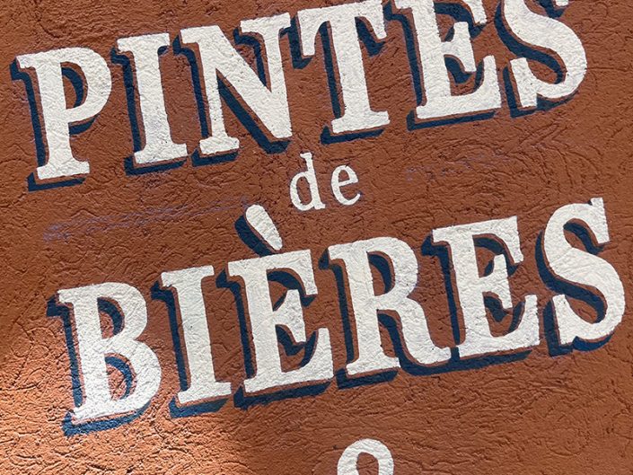 173-Lettrage-peinture-Facade-mur-enseigne-brasserie-bistro-style-retro-vintage-peintre-en-lettre