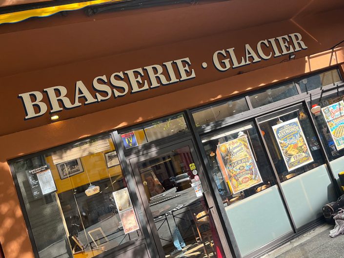 173-Lettrage-peinture-Facade-mur-enseigne-brasserie-bistro-style-retro-vintage-peintre-en-lettre