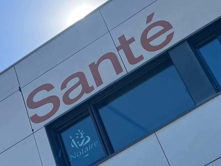 1. Enseigne peinte XXL sur bardage composite : logo et lettrage réalisés sans perçage pour une façade professionnelle esthétique et durable. 2. Création d’une enseigne peinte sur bardage composite, une solution moderne pour valoriser une façade commerciale sans vis ni fixation apparente. 3. Logo peint et lettrage grand format sur bardage composite : une communication visuelle durable qui respecte l’intégrité du support. 4. Façade professionnelle transformée grâce à une enseigne peinte directement sur bardage composite, sans trous ni dégradation du revêtement. 5. Enseigne murale peinte spéciale bardage composite : personnalisation de façade industrielle ou tertiaire avec un rendu élégant et résistant. 6. Lettrage peinture XXL sur bardage composite pour une enseigne sur mesure, esthétique et adaptée aux bâtiments professionnels modernes. 7. Réalisation d’une identité visuelle peinte sur bardage composite : une alternative durable aux enseignes rapportées traditionnelles. 8. Enseigne peinte sur façade en bardage composite : une technique innovante pour afficher un logo durablement sans percer le support. 1. Enseigne peinte XXL sur bardage composite : logo et lettrage réalisés sans perçage pour une façade professionnelle esthétique et durable. 2. Création d’une enseigne peinte sur bardage composite, une solution moderne pour valoriser une façade commerciale sans vis ni fixation apparente. 3. Logo peint et lettrage grand format sur bardage composite : une communication visuelle durable qui respecte l’intégrité du support. 4. Façade professionnelle transformée grâce à une enseigne peinte directement sur bardage composite, sans trous ni dégradation du revêtement. 5. Enseigne murale peinte spéciale bardage composite : personnalisation de façade industrielle ou tertiaire avec un rendu élégant et résistant. 6. Lettrage peinture XXL sur bardage composite pour une enseigne sur mesure, esthétique et adaptée aux bâtiments professionnels modernes. 7. Réalisation d’une identité visuelle peinte sur bardage composite : une alternative durable aux enseignes rapportées traditionnelles. 8. Enseigne peinte sur façade en bardage composite : une technique innovante pour afficher un logo durablement sans percer le support. ccdd